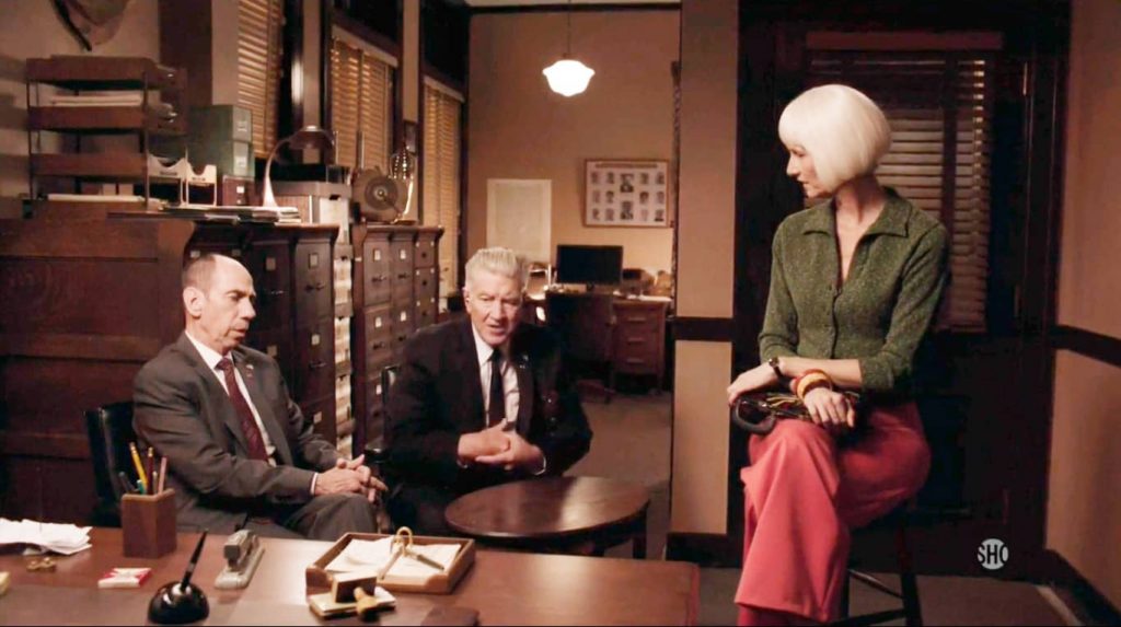 L'outfit di Diane nell'episodio 11 di Twin Peaks - Il ritorno