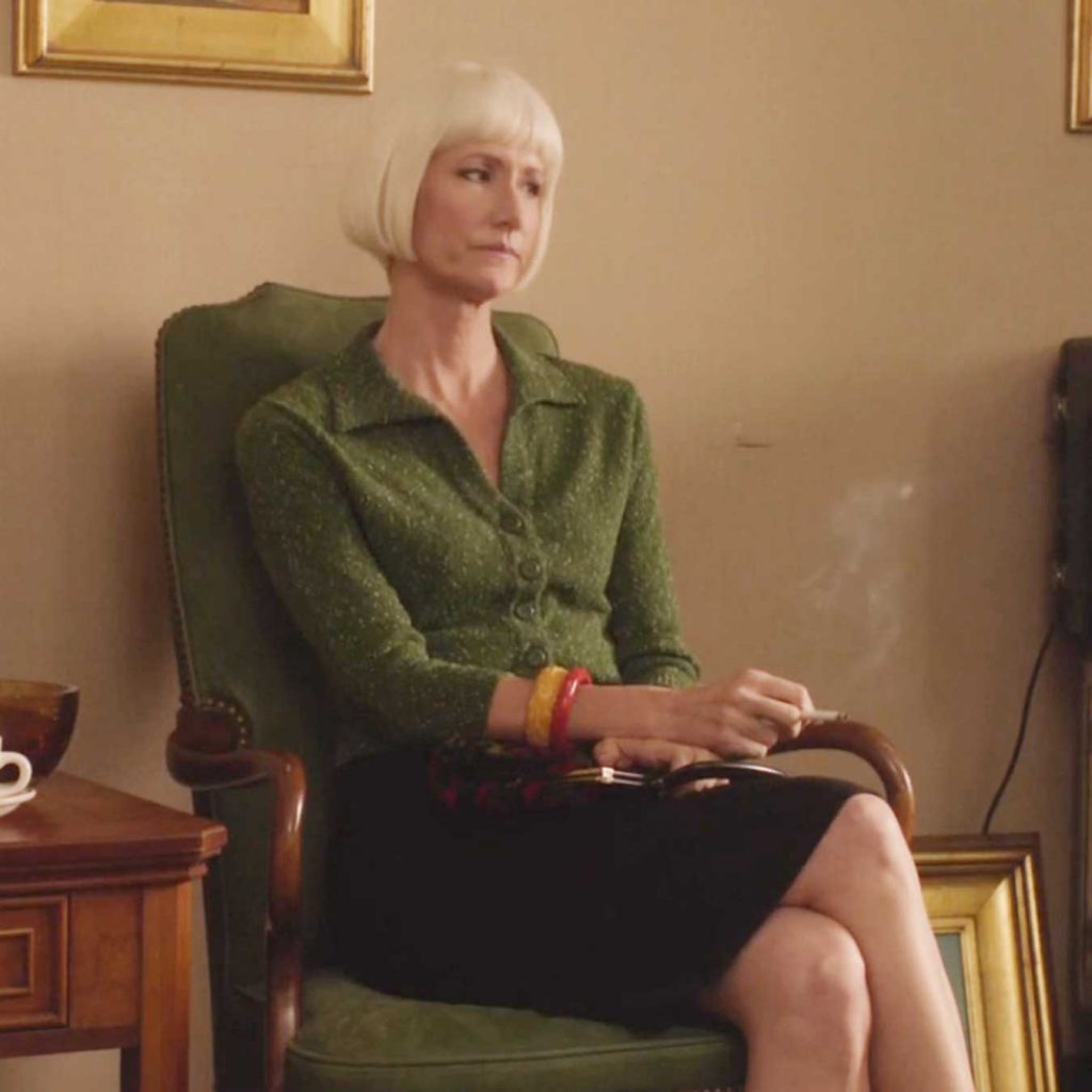 gli outfit di Diane in Twin Peaks il ritorno: la gonna a tubino nera nell'episodio 14